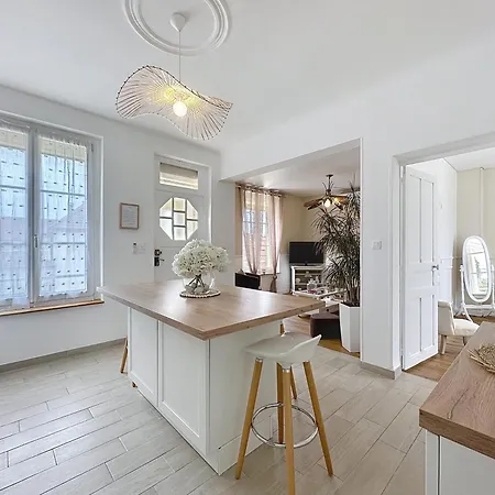 Charmante Maison 2 Avec Cour Et Jardin 別荘 Sainte-Savine