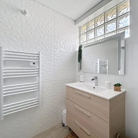 Charmante Maison 2 Avec Cour Et Jardin * Sainte-Savine